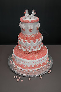 小蛋糕婚礼蛋糕放在桌上女士蜡烛塑像装饰庆典甜点奶油餐饮传统接待背景