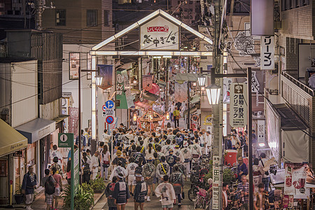 日本人肩上背负着神庙美子石旅游文化浴衣和服向日葵商圈作家建筑物城市乡愁图片