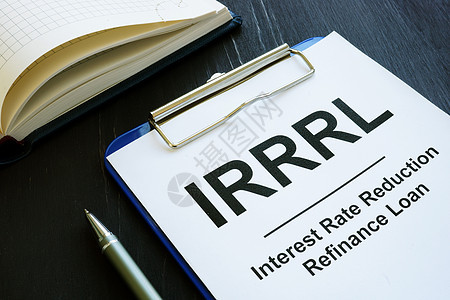 降低利率再融资贷款 IRRRL纸和笔图片