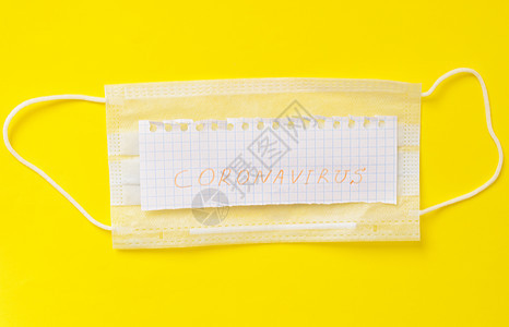 黄色背景的科罗纳病毒医疗面罩 超大防护面罩图片
