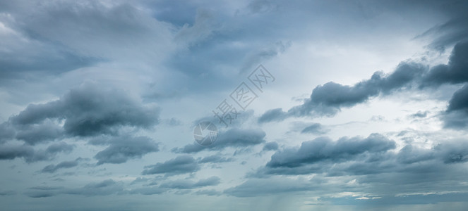 黑暗的戏剧性天空和云彩 死亡和悲伤的背景风暴雷雨空气气候环境自由天气天堂图片