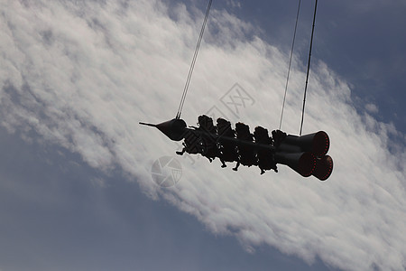 与人民乘坐天空的旋转木马火箭 游乐园 Divo 岛 圣彼得堡游乐场圆圈过山车人心行动活动纺纱摩天轮冒险乡愁图片