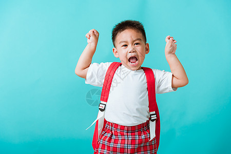 穿着制服的男孩微笑 当回到S时举起手来高兴孩子喜悦女性学生女学生幼儿园成功学习胜利优胜者图片