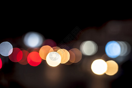 日落时红绿灯散景背景的特写场景首都天空日出太阳辉光城市街道建筑圆圈图片