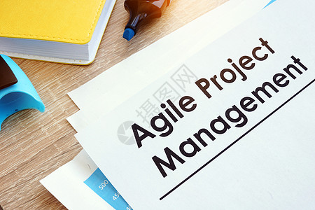 文件 Agile 项目管理在表格上图片