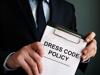 经理持有Dress代码政策高清图片