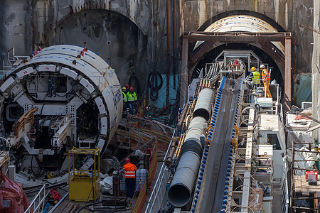 地铁建筑工地的无 Boring机器力量机械钻头掘进机铁路劳动者团队基础设施工程进步图片