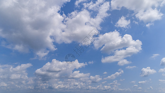 白云和乌云漂浮在明亮的蓝天上天堂网络环境天气空气收藏预报蓝色气象气氛图片