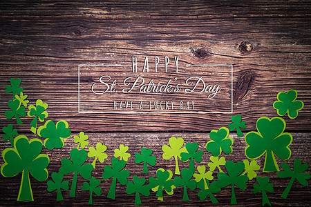 圣帕特里克日 金硬币 节日帽子和绿色的Shamrocks W三叶草宝藏庆典传统木头货币运气叶子风格金融图片