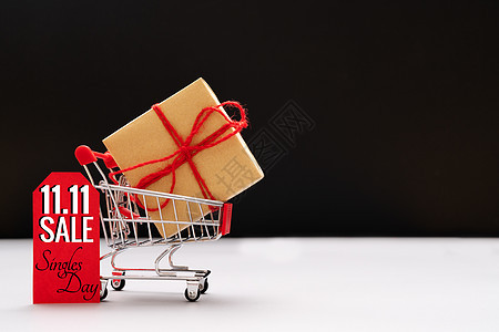 购物车和装有礼品箱的购物袋 中国世界价格零售电子商务横幅界面网站假期女士金融背景图片