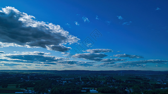 蓝天空和多种云层背景灰尘全景墙纸科学空气天空蓝天火花地平线晴天图片