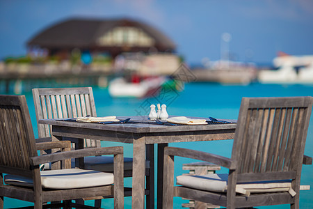 在印度洋奇特岛屿的夏季空旷户外咖啡厅后院蓝色酒吧用餐椅子晴天旅游菜肴咖啡店阳台图片