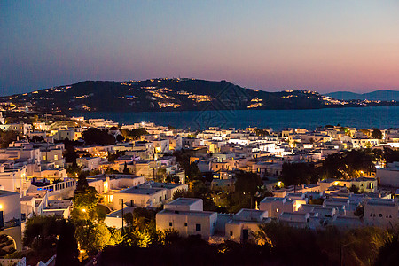 别墅夜景令人惊叹的希腊城镇Mykonos美丽多彩的日落港口场景夜空小城夜色建筑夜灯月亮旅行夜景背景