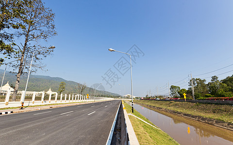 公路路公用事业民众天空速度阳光日光日子灌溉运输交通背景图片