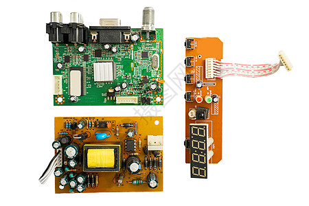 白色背景PCB上的电子电路和元件板图片
