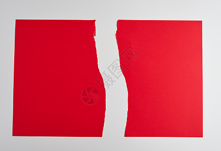 白色背景上被撕成两半的空红纸工作室软垫框架办公室笔记笔记纸记事本商业螺旋日记图片