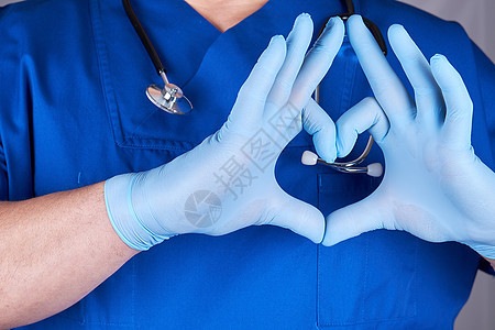 穿蓝制服的医生和旧乳胶手套 显示心肌卫生医院橡皮实验室外科手指药品诊所治疗专家图片