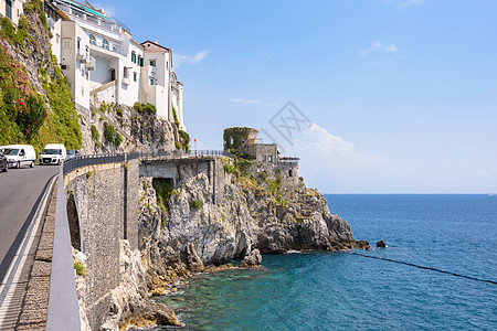 阿马尔菲镇悬崖上的路海岸全景沥青建筑学旅行建筑天线岩石天空海岸线图片