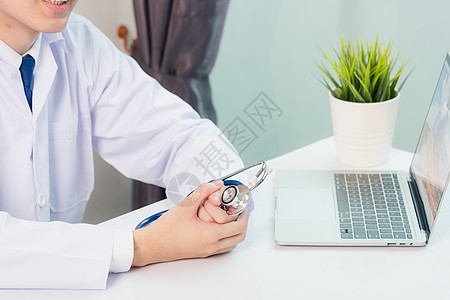 医学医生在书桌工作 缝合止血镜保健互联网文书诊所技术桌子服务监视器医院键盘图片