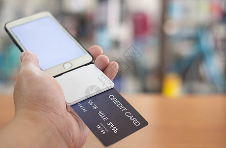 由Mo Mo在移动电话上以信用卡支付产品和服务费的信用技术营销电子商务交易店铺金融服务销售购物图片
