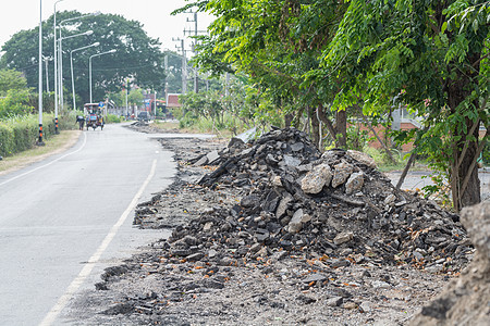 街道上的石灰表面由于修补不良而被拆除风险损害危险地震沥青运输灾难鹅卵石休息维修图片