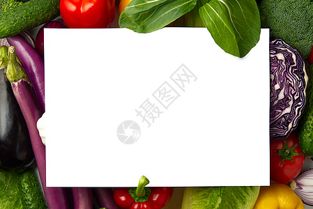 一张空白的纸躺在一个蔬菜布局上 里面有不同种类的蔬菜 小样 五颜六色的新鲜蔬菜食物背景边框 家庭厨房 素食市场乡村烹饪水果运动植图片