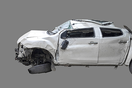 白色颜色的汽车因意外损坏和破损 灰色孤立街道破坏跑步安全保险杠保险损失金属危险凹痕图片