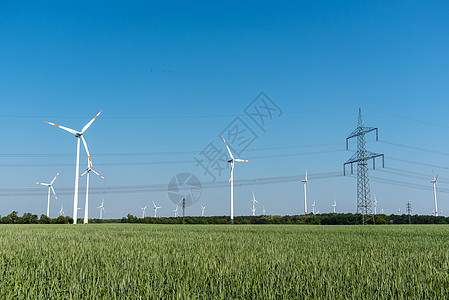 风力涡轮机和高压电线图片
