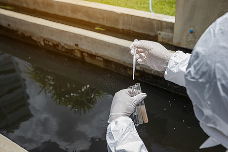 科学家们正在研究废水处理的质量问题 而Sy化学药品标本样本生物卫生感染保健体检工作图片