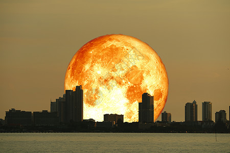 超级血干草月亮星球背面剪影城市和夜 sk时间科学蓝色彩虹月球天空景观干草艺术阴影图片