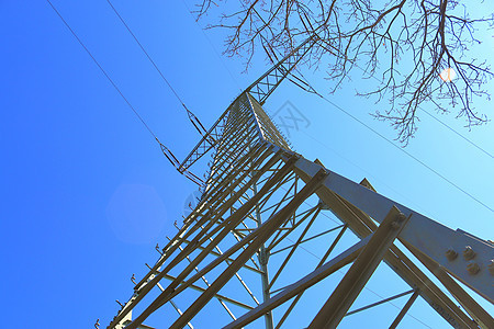 近视大电力铁塔的 将电力输送到工业工具活力传播金属引擎机器力量电气网络图片