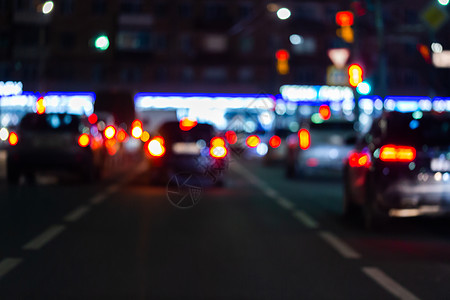 从路边看 夜车交通的景象不集中 生活背景五花八门沥青圆圈盲目性墙纸街道蓝色辉光景观驾驶车辆背景