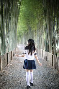 美丽的亚洲日本高中女学生制服的肖像Lo学校微笑女士青少年戏服裙子女孩扮演学生公园图片
