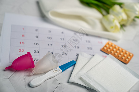 星期日历妊娠测试 避孕药丸 月经杯和卫生雌激素妇科教育经期处方女性数字避孕自行车预防背景