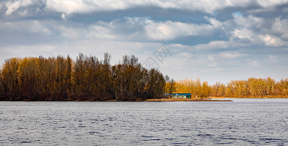 冬季末乌克兰基辅Dnieper河的景象旅行天空阴影蓝色地平线森林日落阳光波浪树木图片