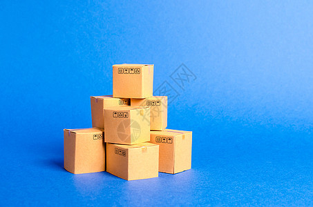 一堆纸箱 产品 商品 商业和零售 电子商务 通过在线交易平台销售商品 货运 送货上门 商品和服务的销售 仓库 库存图片