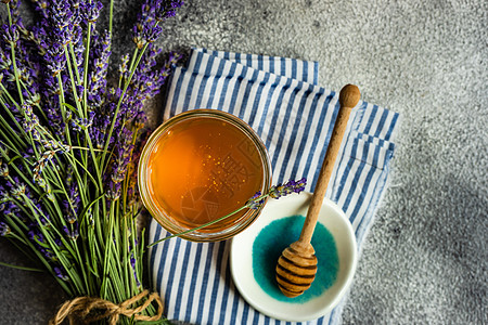 夏季露棚蜂蜜紫色氛围烹饪植物群植物勺子玻璃甜点花束卡片图片