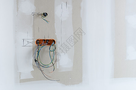 干墙和有电电缆箱的背景 室内建筑工地 电线概念 复制空间等情况图片