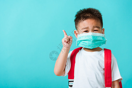 幼童幼儿园戴面罩 保护面具和书包病菌流感快乐安全孩子男生学校工作室蓝色手指图片