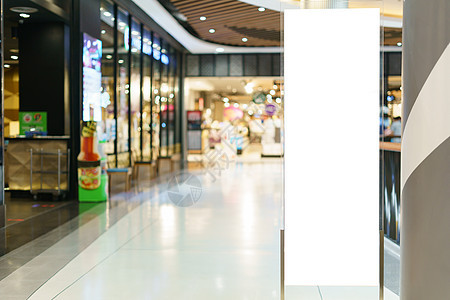 白色空白告示板或短信广告灯光盒;图片