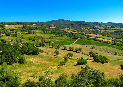 San Leo  从堡垒看的乡村蓝色天际全景场景风景爬坡农业环境地面天空图片