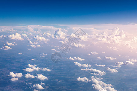 从空气的窗口看到惊人的乌云和天空 c晴天天线自由天气臭氧阳光天际虚幻太阳天堂图片