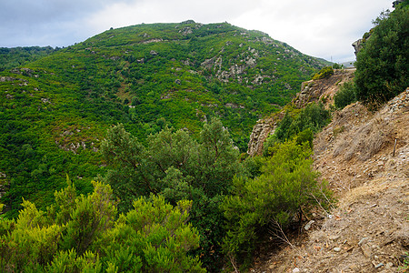 贝维尼奥河岩石溪流天空马戏团石头旅游蓝色绿色荒野悬崖图片