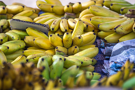 街头食品市场出售的香蕉水果生产饮食热带街道店铺杂货店团体芳香价格图片