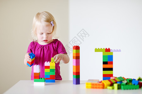 长颈鹿积木可爱的幼儿女孩玩多彩街区游戏建筑家庭塑料育儿砖块学习玩具女孩动物教育背景