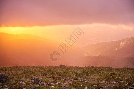 从葡萄牙北部Loousa山顶的美丽的景色 日落时 葡萄牙北部图片