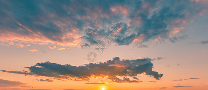 云层天空背景太阳日落蓝色旅行地平线天堂天气气氛阳光环境图片