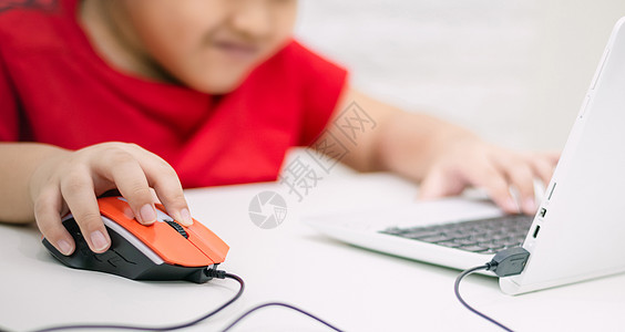 儿童玩电脑游戏成瘾游戏的儿童知识学校压力孩子技术依赖童年学生电脑家庭作业图片