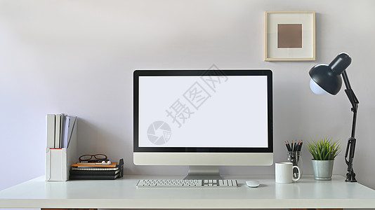 白色空白屏幕电脑和办公设备照片已开着高清图片