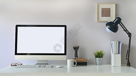 现代工作空间空空屏幕计算机和创作附件( W)图片